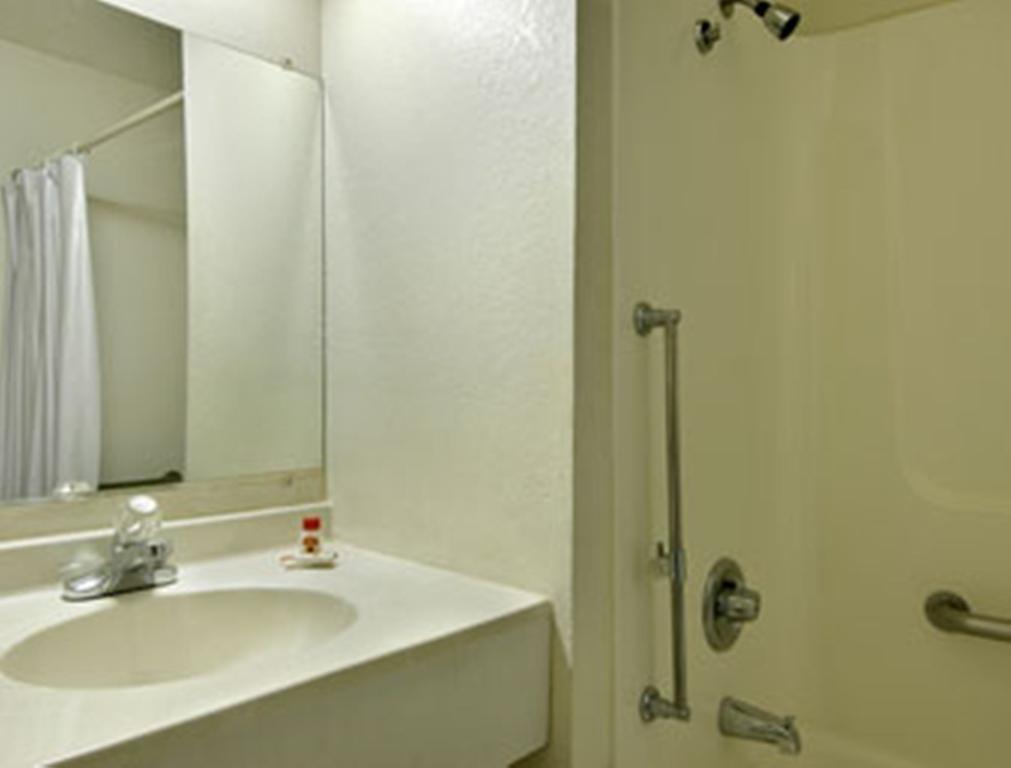Super 8 By Wyndham Willows Camera foto