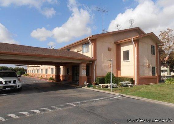 Super 8 By Wyndham Willows Esterno foto