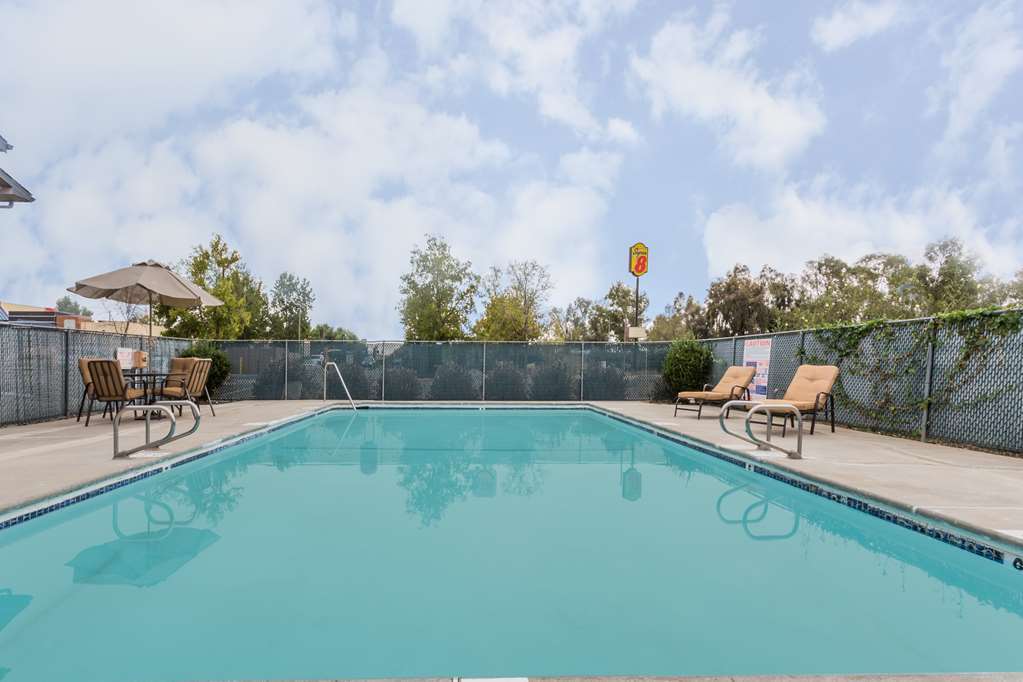 Super 8 By Wyndham Willows Servizi foto