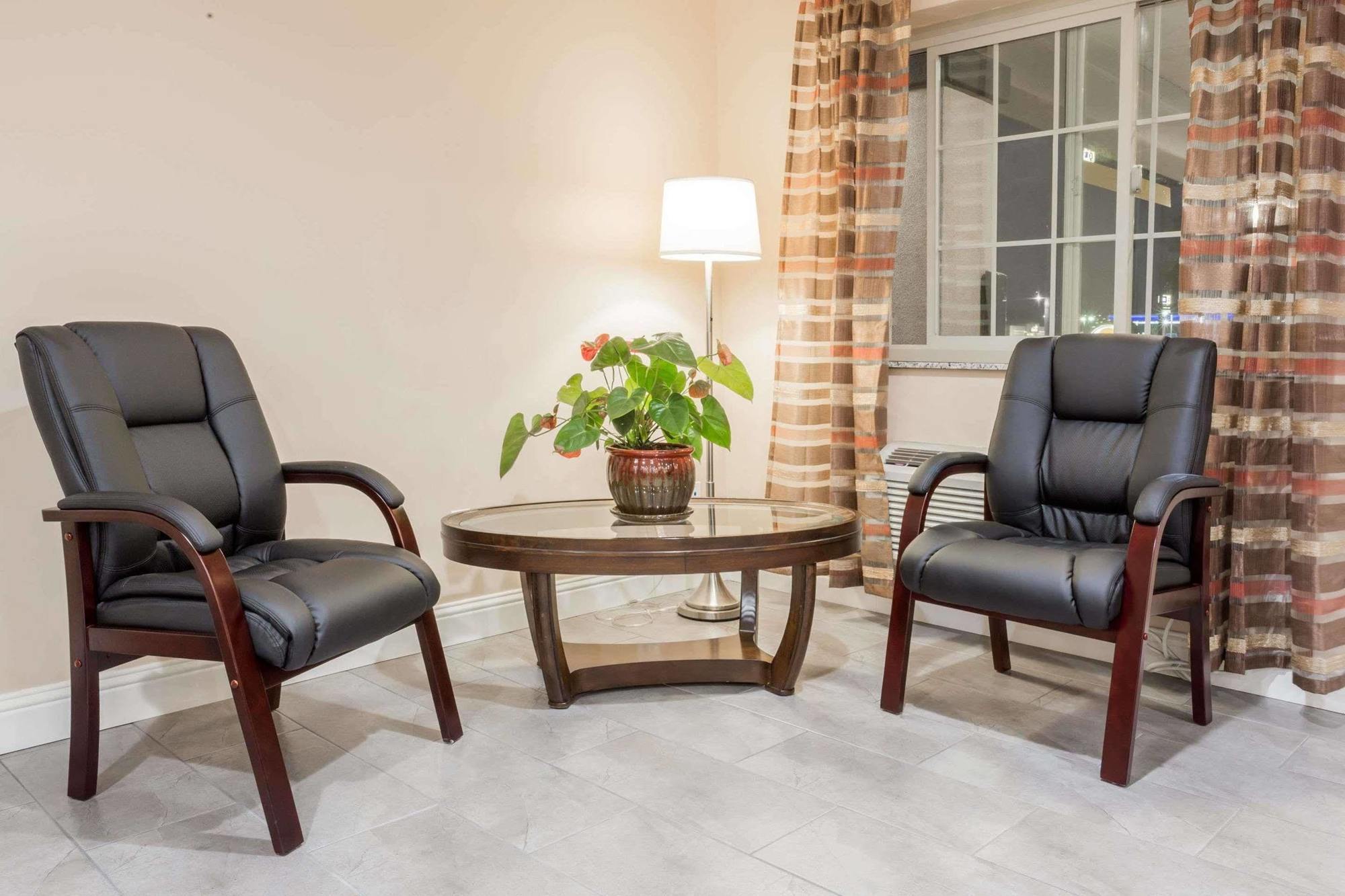 Super 8 By Wyndham Willows Esterno foto
