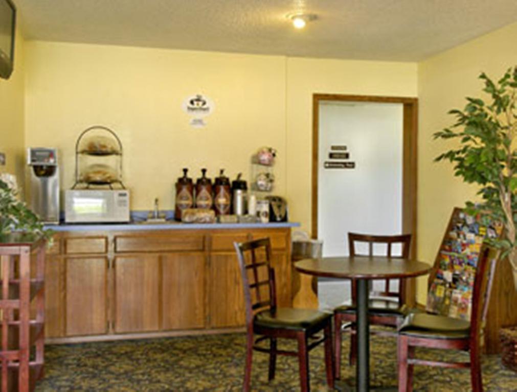 Super 8 By Wyndham Willows Ristorante foto